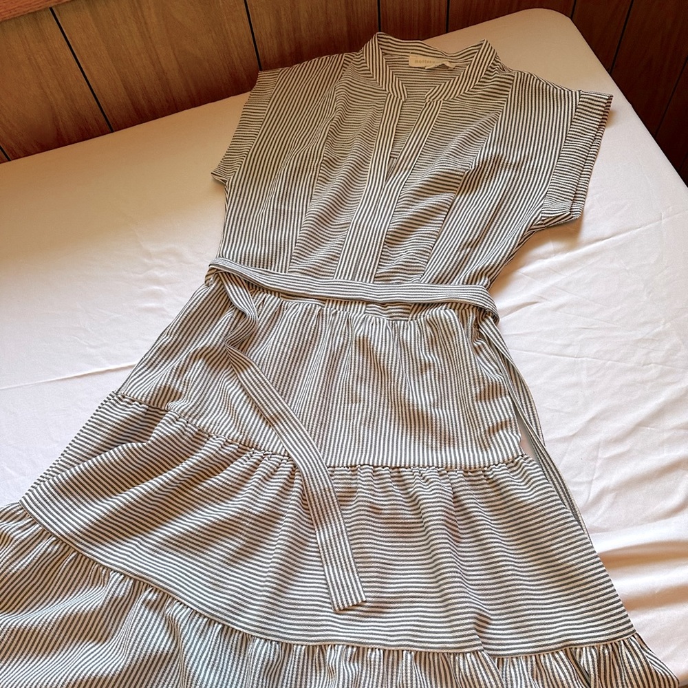 Blue and White Style Shift Dress with Flowy Skirt